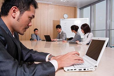 《赛博朋克2077》安装100多个MOD之后长这样